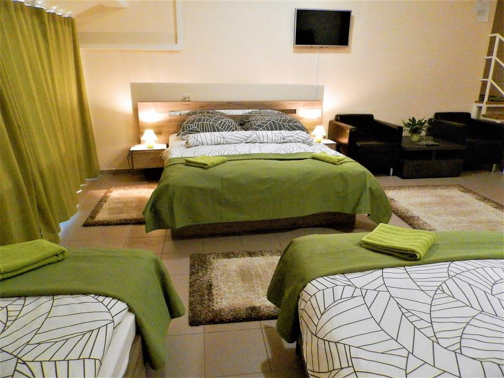Bartok Ter Panzio Bed & Breakfast Eger Exterior photo